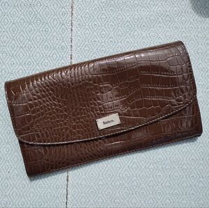 Liz&co brown Croc embossed clutch